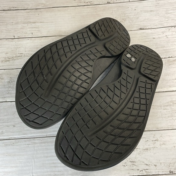 Oofos OOahh Slide Sandals - Picture 7 of 11